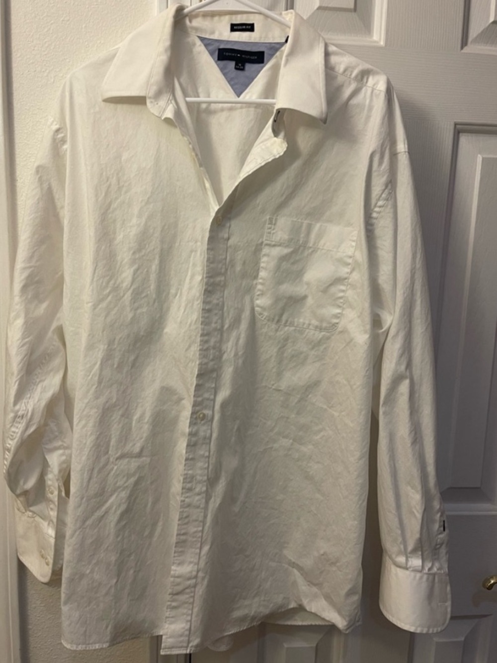EUC TOMMY HILFIGER WHITE REGULAR FIT LONG SLEEVE SHIRT. Size 18 34/35